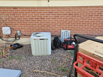 A picture of a air conditioning unit outside of a building.
