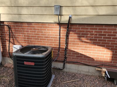 A picture of a air conditioning unit outside of a building.