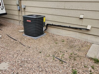 A picture of a air conditioning unit outside of a building.